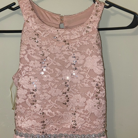 Girls Formal Sleevless Scoop-Neck Dress - Picture 3 of 8